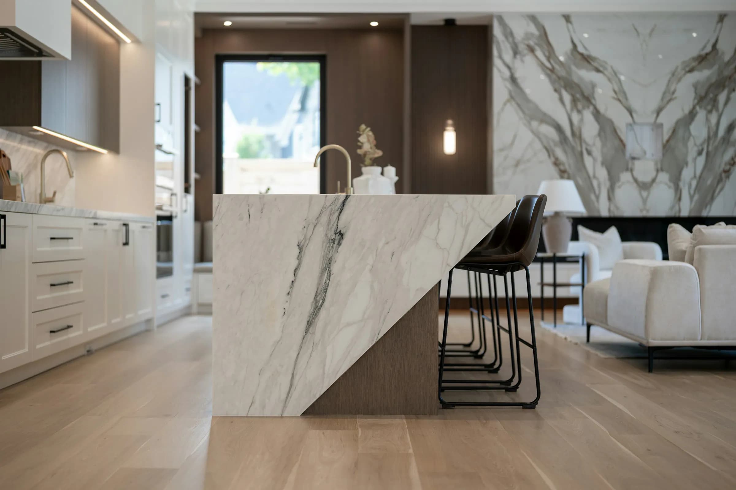 Golf-course villa with hillside views — 3